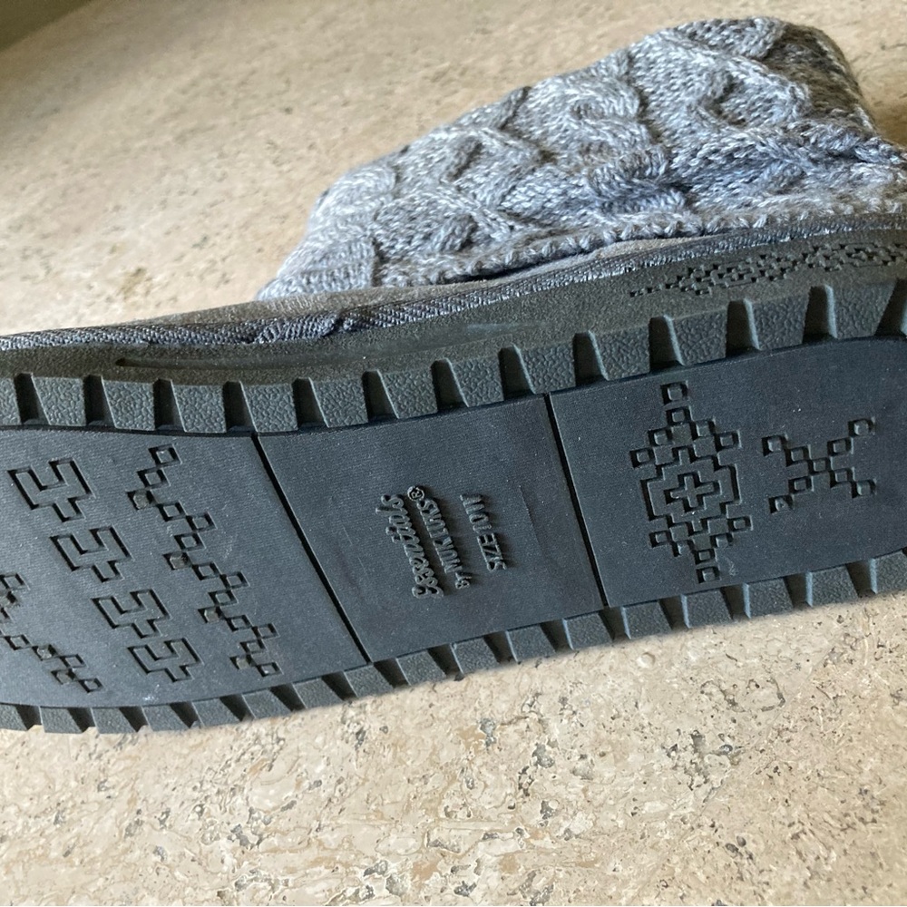Cozy Gray Knit Cuff Women's Boot - Picture 4 of 4